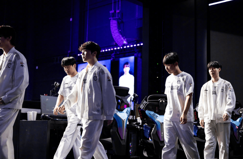 然暴毙, iG以, 在开玩笑说